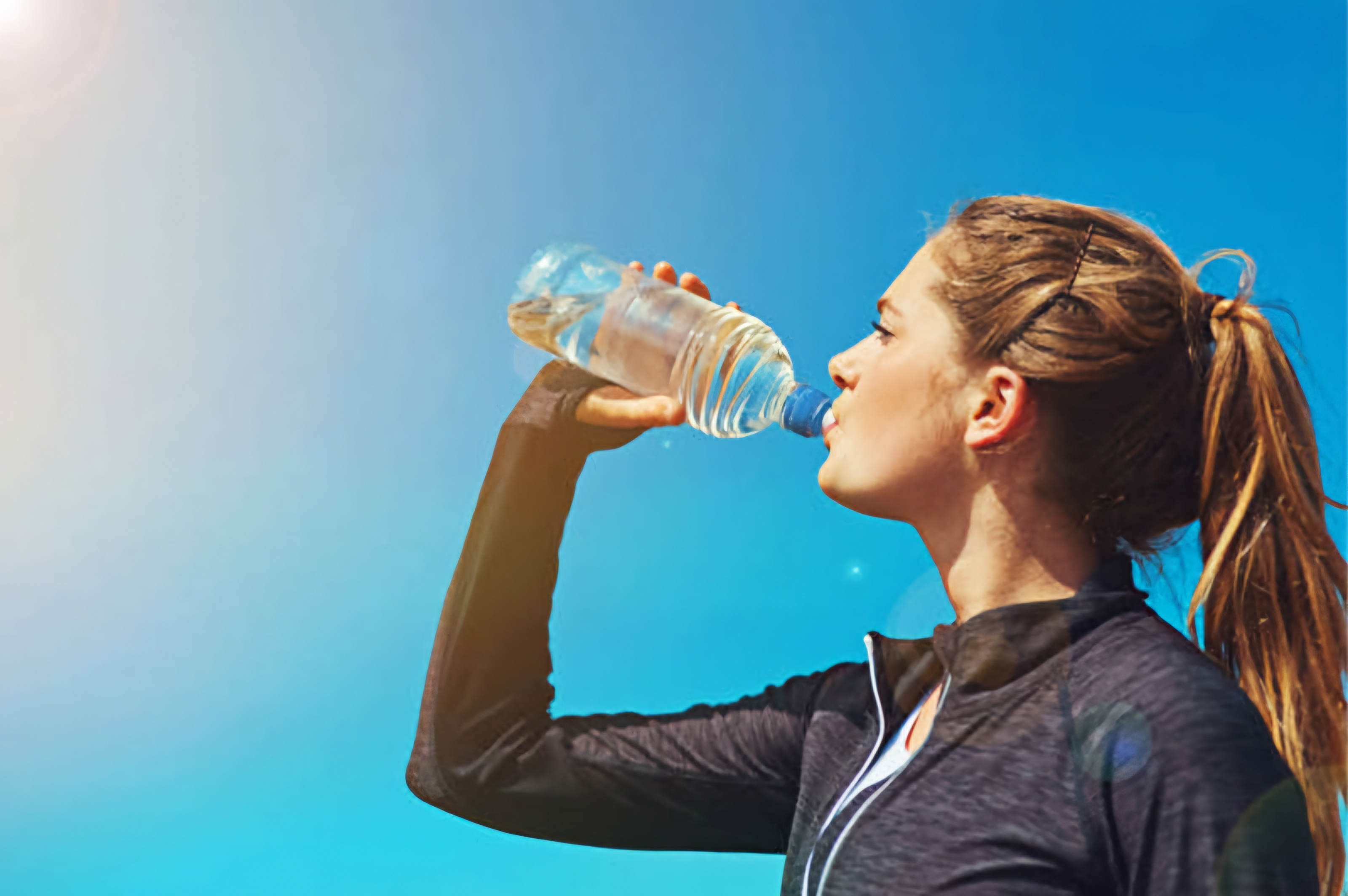 نوشیدن آب در حین آفتاب گرفتن 
